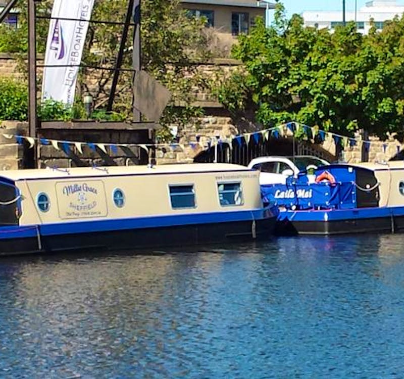HouseBoat Hotels
